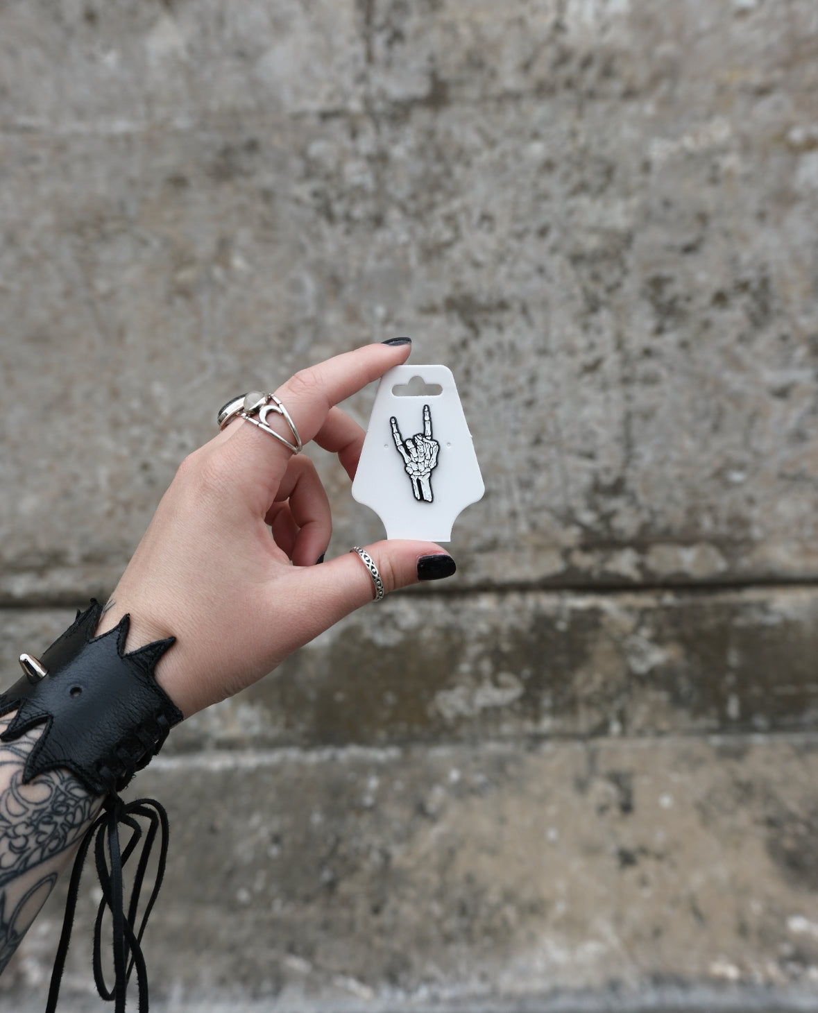 SKELETON HAND PIN