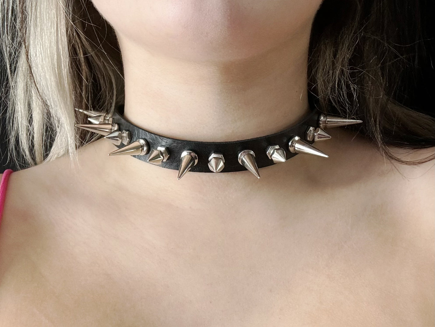 Alternating Spike Choker