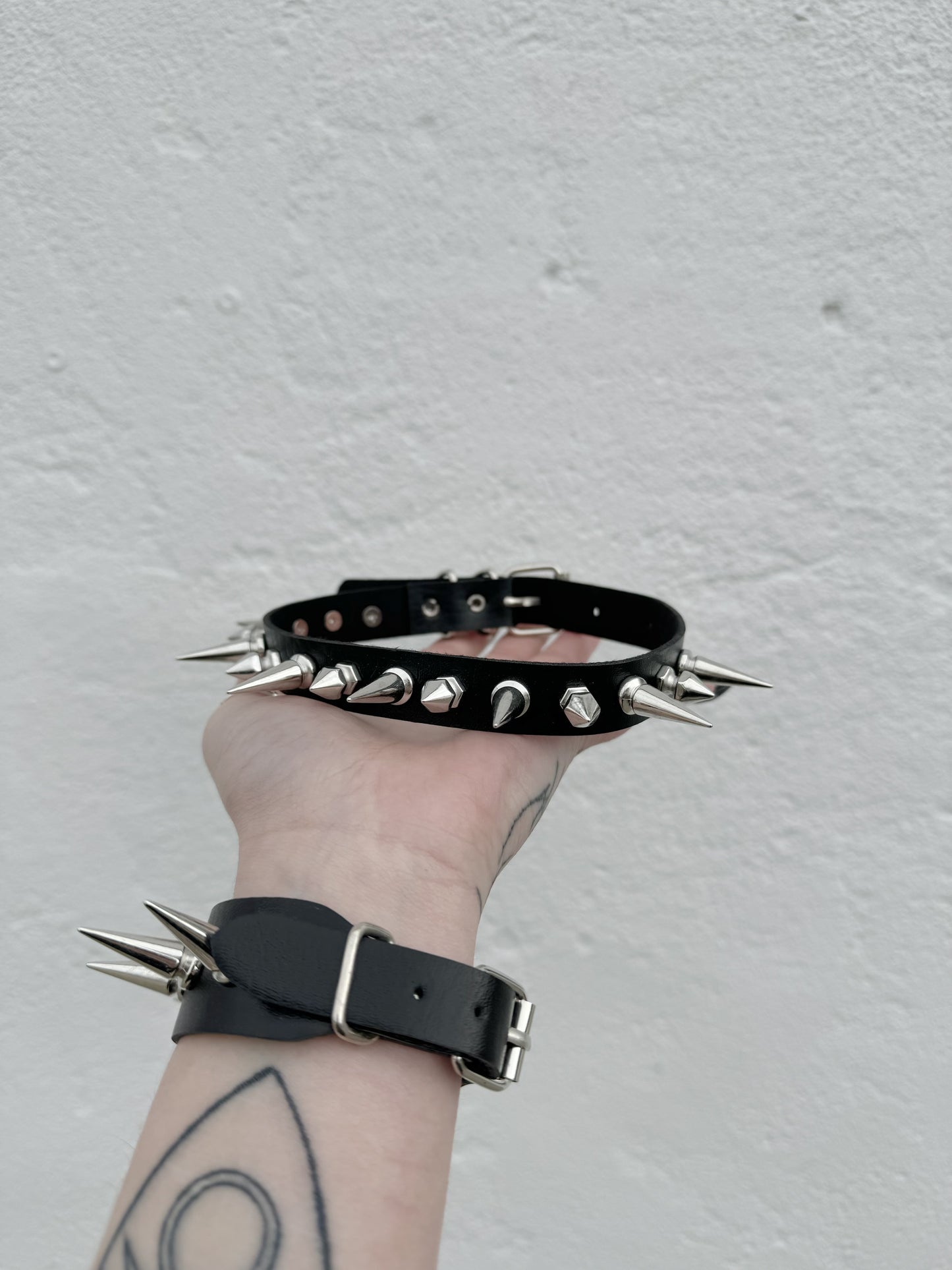 Alternating Spike Choker